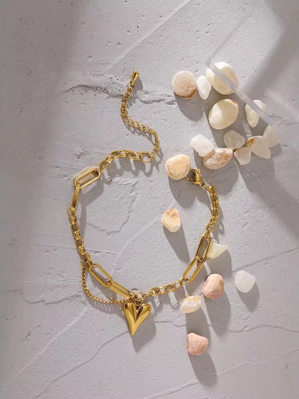 18K Gold Plated Heart Charm Chain Bracelet - Picture 3 of 9